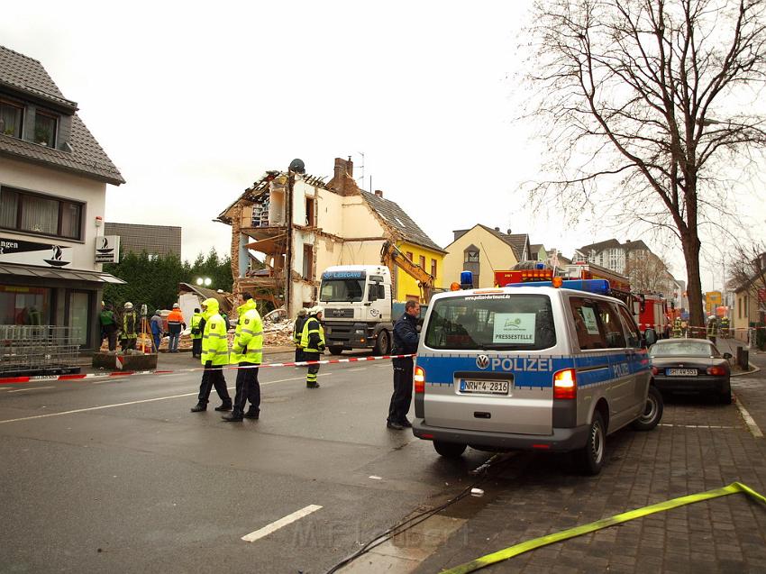 Hausexplosion Bruehl bei Koeln Pingsdorferstr P522.JPG